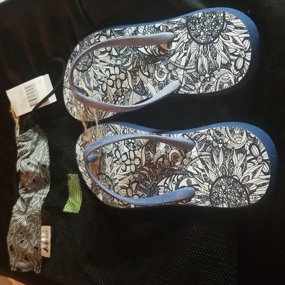 sakroots flip flop sandals colorful blue print sz. 9